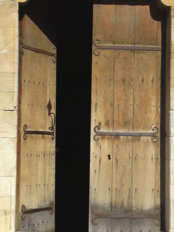 Door of the 12th Century church at Saint-G&lt;strong&gt;é&lt;/strong&gt;nis-des-Fountaines