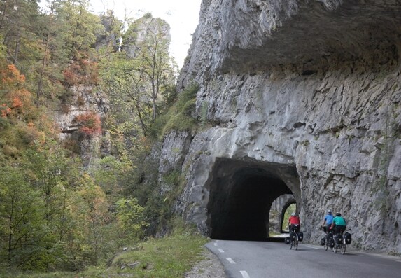 Approaching the Gorge (Zissi Kausch)